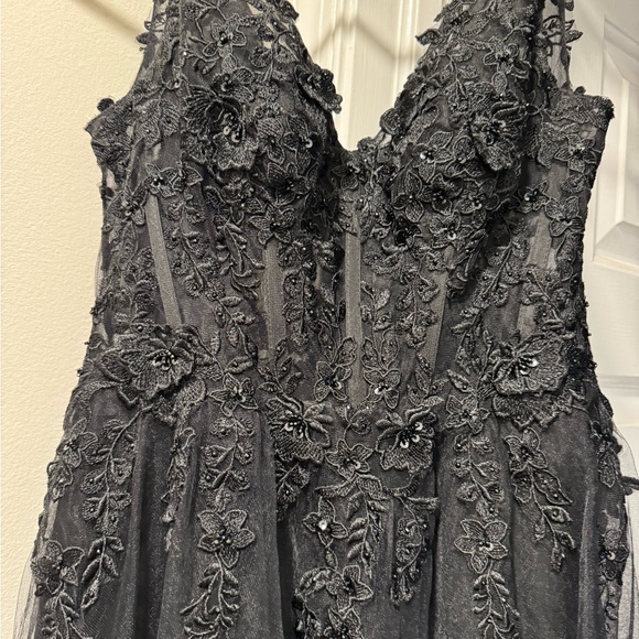 🖤Black Ballgown🖤 - Picture 5 of 8